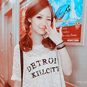 �ഺ�����ɰ�Ů������ͷ��,������΢Ц������ʧ���Լ�