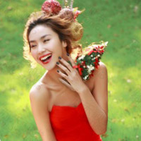 ������Լ��QQ����ͷ��һ��һŮ��������������ȥΧ������