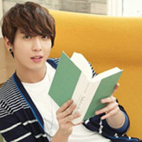 ������Լ��QQ����ͷ��һ��һŮ��������������ȥΧ������