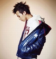 ��ק����Į���������ڰ�ͷ����Խ�����Ҿ�Խ������˧��