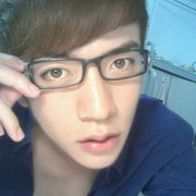 Ψ���ɰ�����������ͷ�� һ˫�����Ĵ��۾�͸¶��һ˿����