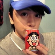 Ψ���ɰ�����������ͷ�� һ˫�����Ĵ��۾�͸¶��һ˿����