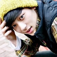 Ψ���ɰ�����������ͷ�� һ˫�����Ĵ��۾�͸¶��һ˿����