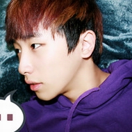 Ψ���ɰ�����������ͷ�� һ˫�����Ĵ��۾�͸¶��һ˿����