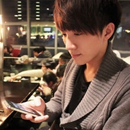 Ψ���ɰ�����������ͷ�� һ˫�����Ĵ��۾�͸¶��һ˿����