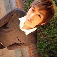 �ഺʱ��˧������ͷ�� һ���˵�ʱ��ֻ��ĬĬ�ķ���