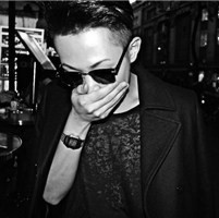 �ڰ������˸�ͷ��Ϻ���� ����Ǹ��Ե����� 