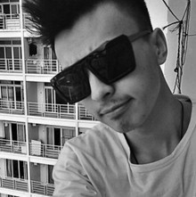 �ڰ������˸�ͷ��Ϻ���� ����Ǹ��Ե����� 