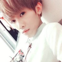 ͵͵���ֵķ�����ͷ�񣺶��Լ�һ������ǿ΢Ц