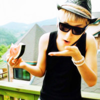 ˧�з���QQ�ɰ�����ͷ��Ϊһ���˰��Ϲ¶���ζ