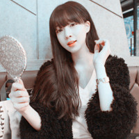 ����˫�۵�Ψ��Ů��ͷ�񣬲������µ��ѹ�