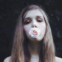 ���ʾ��ѵ�ŷ��Ů���ۿ�ͷ��