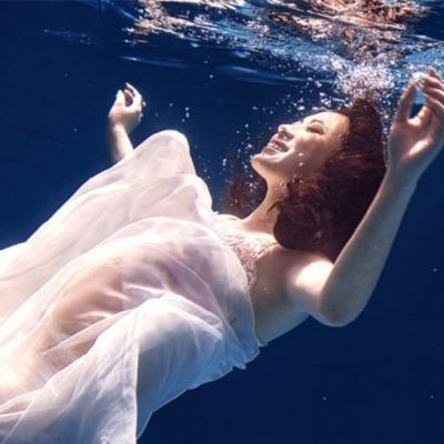 ��ɫϵ������ͷ��һ��һŮ  ������Ȱ��Լ�����