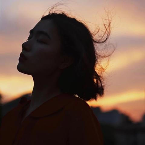 ����Ů��ͷ���ѹ��˸д�ȫ    һ����һ����