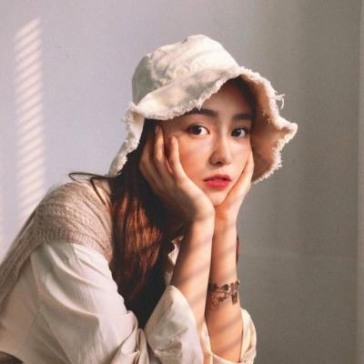 �������շ���Ů������ͷ��ѡ    ��ʻ����