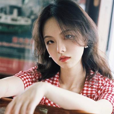 �������շ���Ů������ͷ��ѡ    ��ʻ����