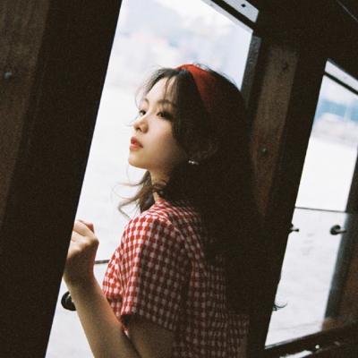 �������շ���Ů������ͷ��ѡ    ��ʻ����