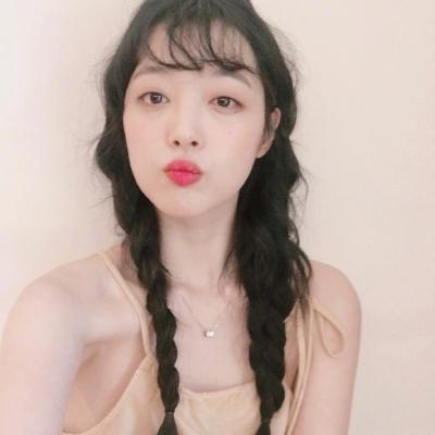 �������շ���Ů������ͷ��ѡ    ��ʻ����