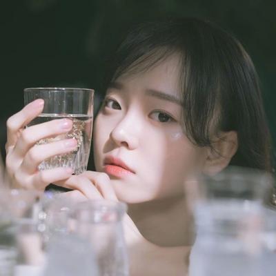 �������շ���Ů������ͷ��ѡ    ��ʻ����