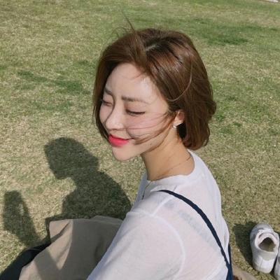 �������շ���Ů������ͷ��ѡ    ��ʻ����