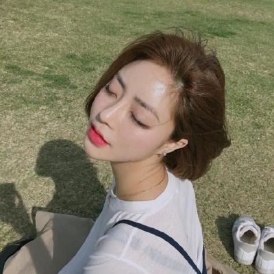 �������շ���Ů������ͷ��ѡ    ��ʻ����