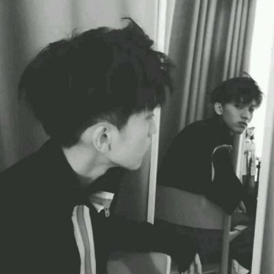 �ڰ�ϵ�˸��Ƿ�����ͷ��