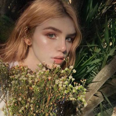 �ÿ����ʷ�ŷ��Ů��΢��ͷ��  �ռ���Ļ���