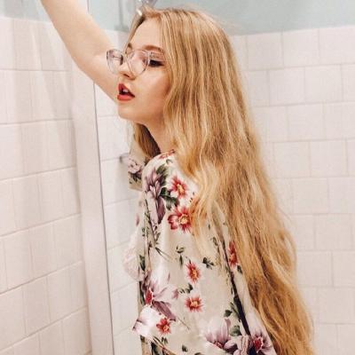 �ÿ����ʷ�ŷ��Ů��΢��ͷ��  �ռ���Ļ���