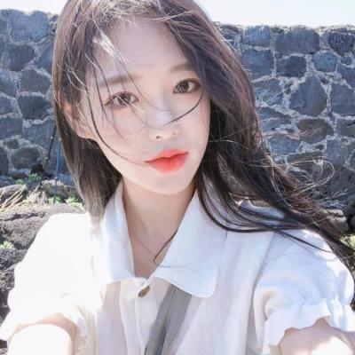 С���µ���ɫϵŮ��΢��ͷ��  ��ɫ�������Ů