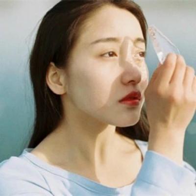 С���µ���ɫϵŮ��΢��ͷ��  ��ɫ�������Ů