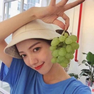 С���µ���ɫϵŮ��΢��ͷ��  ��ɫ�������Ů