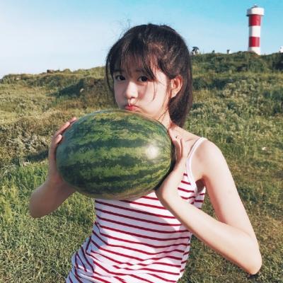 С���µ���ɫϵŮ��΢��ͷ��  ��ɫ�������Ů