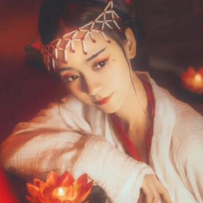 Ψ�����⾳������Ů���ŷ�ͷ��  ���������ָ��