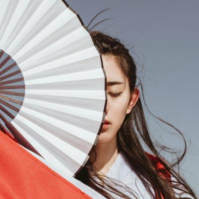 Ψ�����⾳������Ů���ŷ�ͷ��  ���������ָ��