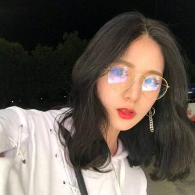 ʱ���з��Ĵ��۾�Ů��ͷ�� ֻ����һ��ƫִ��