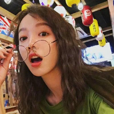 ʱ���з��Ĵ��۾�Ů��ͷ�� ֻ����һ��ƫִ��