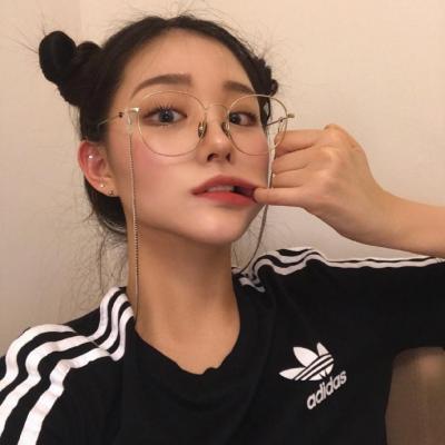 ʱ���з��Ĵ��۾�Ů��ͷ�� ֻ����һ��ƫִ��