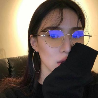 ʱ���з��Ĵ��۾�Ů��ͷ�� ֻ����һ��ƫִ��