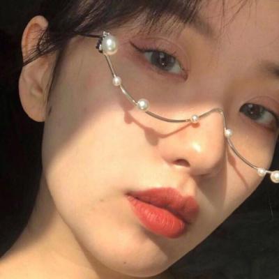 ʱ���з��Ĵ��۾�Ů��ͷ�� ֻ����һ��ƫִ��