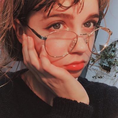 ʱ���з��Ĵ��۾�Ů��ͷ�� ֻ����һ��ƫִ��