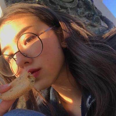 ʱ���з��Ĵ��۾�Ů��ͷ�� ֻ����һ��ƫִ��