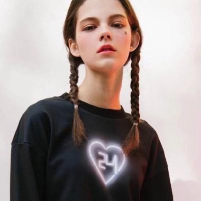 ʱ���и��Ե�ŷ��Ů��ͷ��  ���ξ�һ�𴳵�