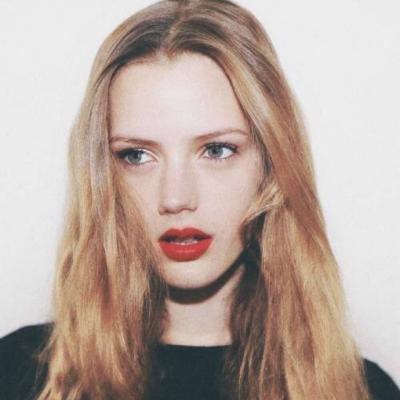 ʱ���и��Ե�ŷ��Ů��ͷ��  ���ξ�һ�𴳵�