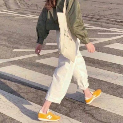 ���ԣ��˸а���Ůͷ.