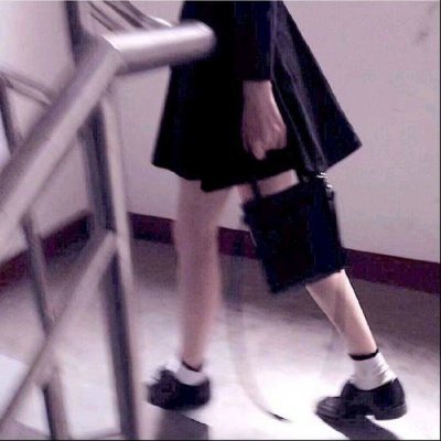 ���ԣ��˸а���Ůͷ.