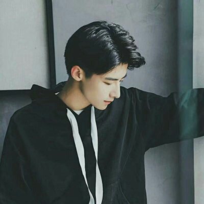 С���¡��ɾ���˧������ͷ��