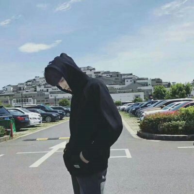 С���¡��ɾ���˧������ͷ��