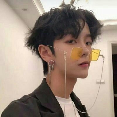 С���¡��ɾ���˧������ͷ��