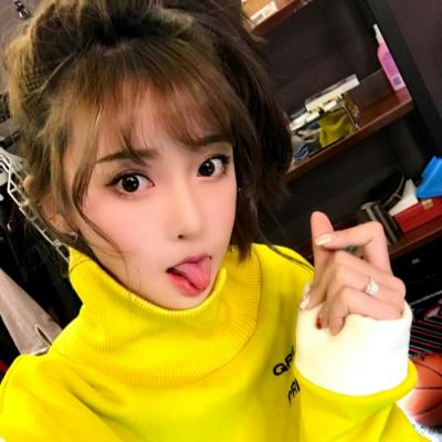 �����ʵ�Ů��΢��ͷ��     �Ҽǵ��Ұ���