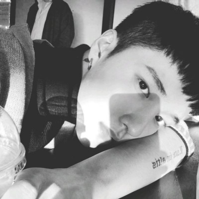 ���ԣ�����˧���ڰ���ͷ/�����й�